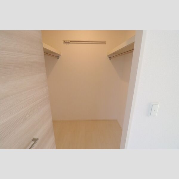 グランシャリオ101号室 ウォークインクローゼット
