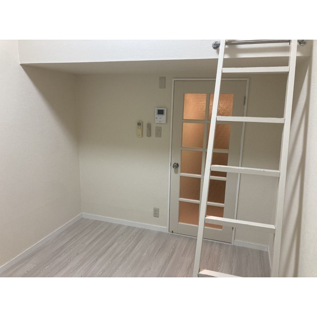 プラザ・ドゥ・シュバリエ107号室 リビング