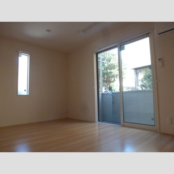 エギスハイム 白を基調とした開放感溢れるルームデザイン