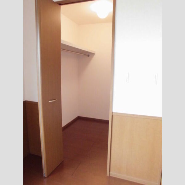 ヴィアレット　Ⅱ 広々ウォークインクローゼット♪