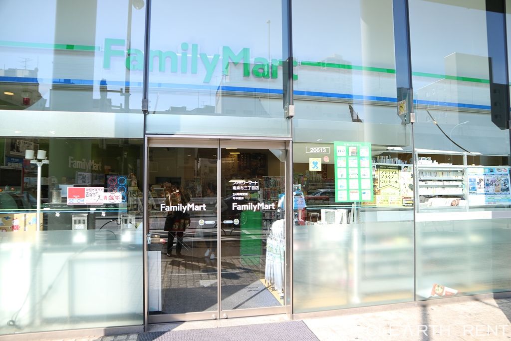 コンシェリア南麻布 ＜ＴＯＫＹＯ ＰＲＥＭＩＵＭ＞ ＥＡＳＴ2階 【コンビニエンスストア】ファミリーマート 南麻布三丁目店まで95ｍ