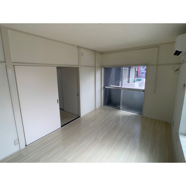 イワモトビル　ホワイトコーポラス302号室 リビング