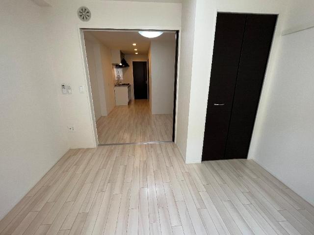 プレジ・マルトモ(ＰＲＥＳＩ・ＭＡＲＵＴＯＭＯ)105号室 洋室