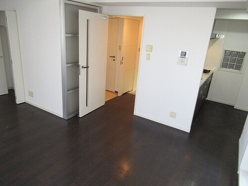 ライオンズステーションプラザ根岸ベイアーク4階 リビングダイニング　※2021年12月撮影