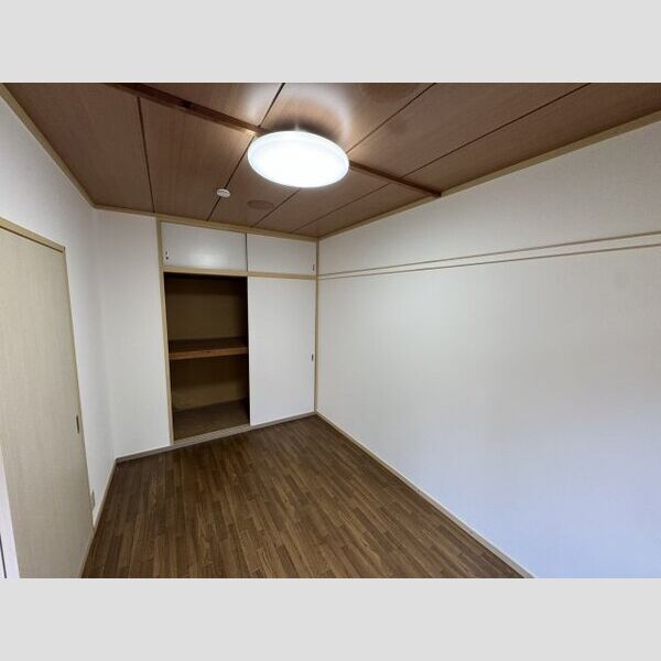 トライアングルハイツ101号室 洋室