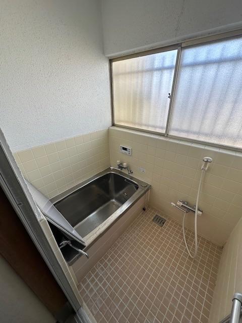 船橋市坪井西１丁目 （船橋日大前駅 ）４ＬＤＫ お風呂も広々しています。