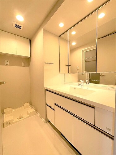 王子飛鳥山ザ・ファーストタワー＆レジデンス　タワー棟17階 洗面台　※内装後2022年8月撮影の写真