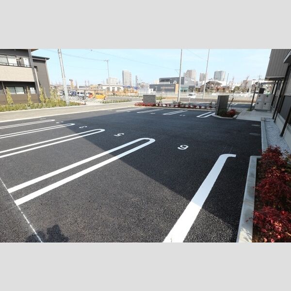 コンフォルト 駐車場