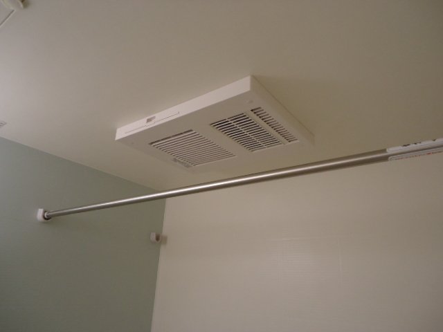 レジデンシア楓102号室 浴室換気乾燥機