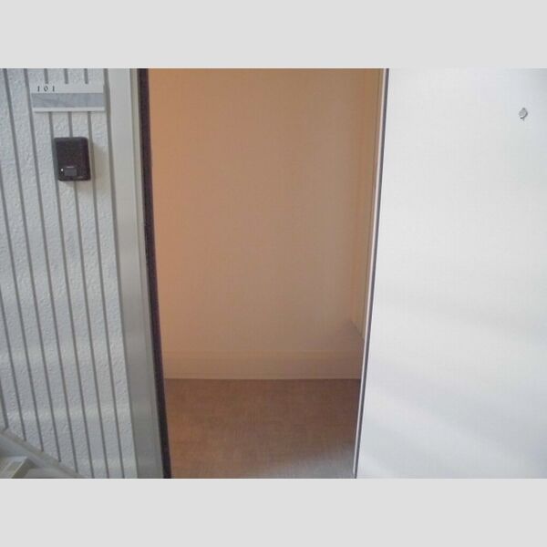 グランフォルト高砂101号室 玄関