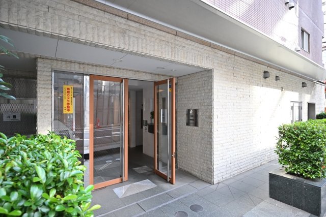 パレステュディオ新宿御苑前6階 エントランス