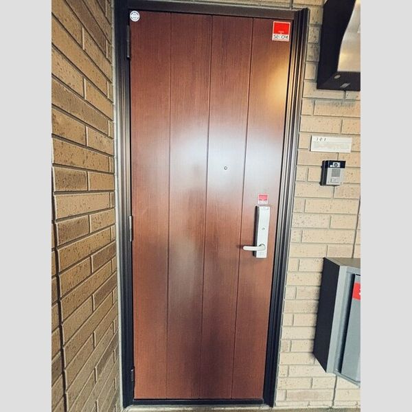 パレス境南町301号室 玄関ドア