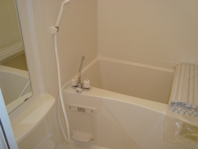 ヴィアーレ・ガーナ103号室 バス