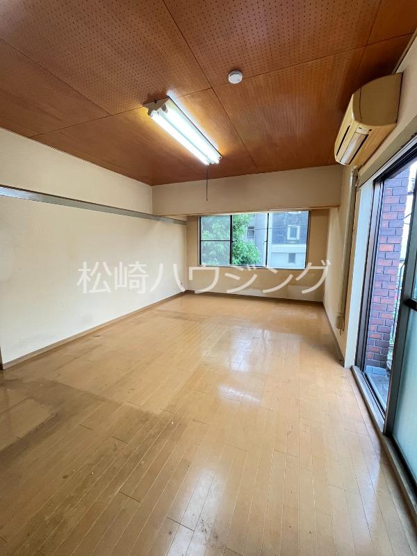 タキガサキビル リビング