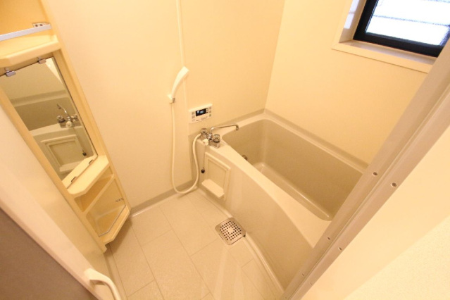 プラスサムⅡ1階 写真は同型201号室。現状優先