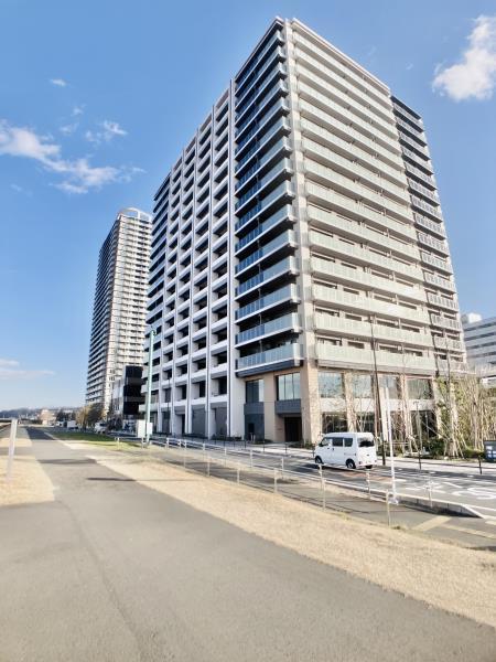 Ｂｒｉｌｌｉａ　聖蹟桜ヶ丘　ＢＬＯＯＭＩＮＧ　ＴＥＲＲＡＣＥ 外観