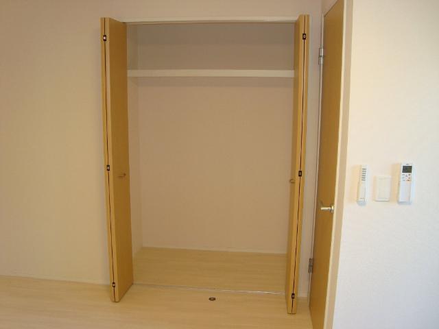 フォレストアーク大森Ⅱ101号室 収納（リビング）