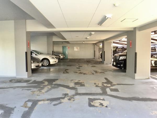 オクト・フラッツ・Ｋ6階 駐車場