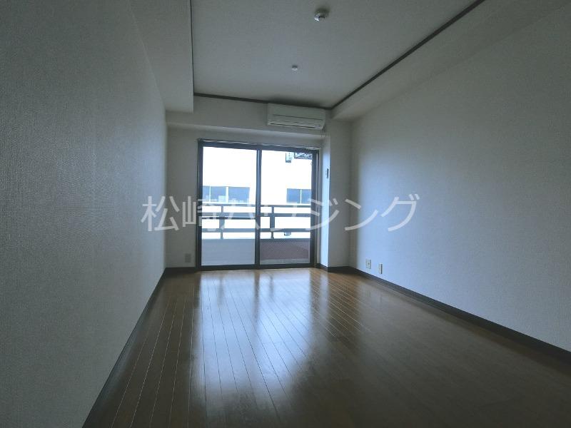 ストロベリーフィールド リビング