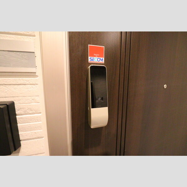 ゼフィール102号室 玄関IC錠