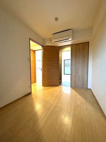 ライオンズマンション調布国領 洋室からのウォークインクロゼット※2025.11撮影