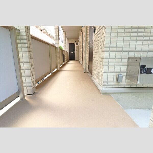 リベラ湘南 1階共用廊下