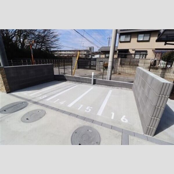 ラリュール バイク置き場