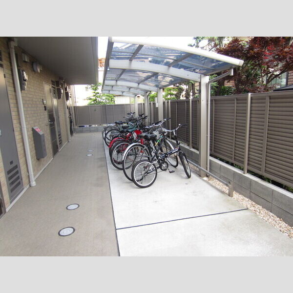 Apartment SARATOGA 駐輪場