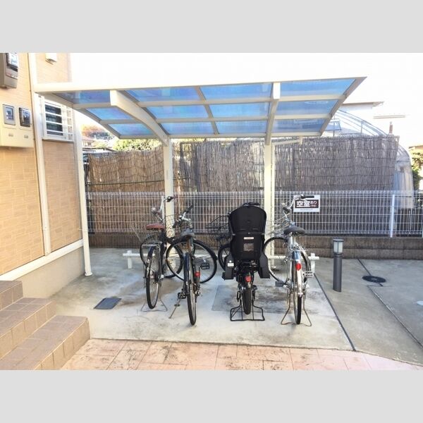 ディアパンジー　B 屋根付駐輪場