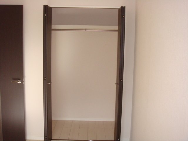 シエロ　パティオ203号室 南側洋室　クローゼット