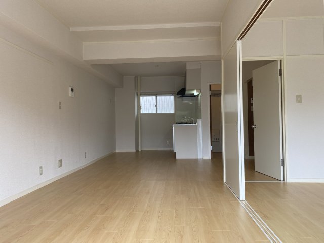 鵠沼岡田ビル １５帖のＬＤＫです。