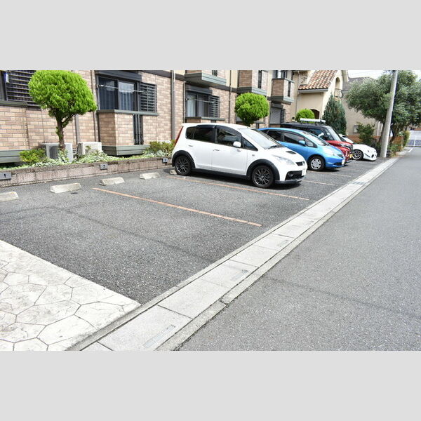リヴェール・エスパシオ 駐車場