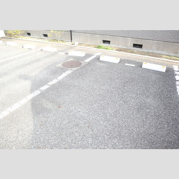 オイコス　壱番館203号室 駐車場