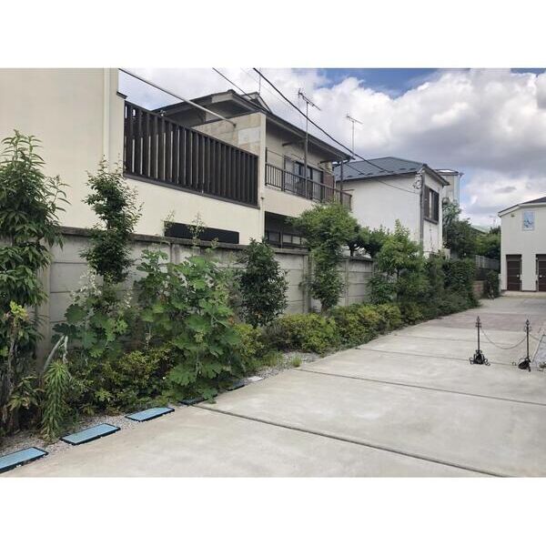 西荻II番館 駐車場