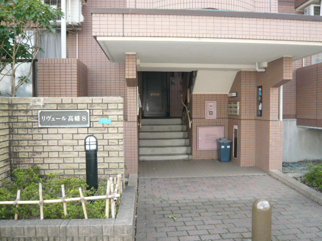 リヴェール高幡８ エントランス