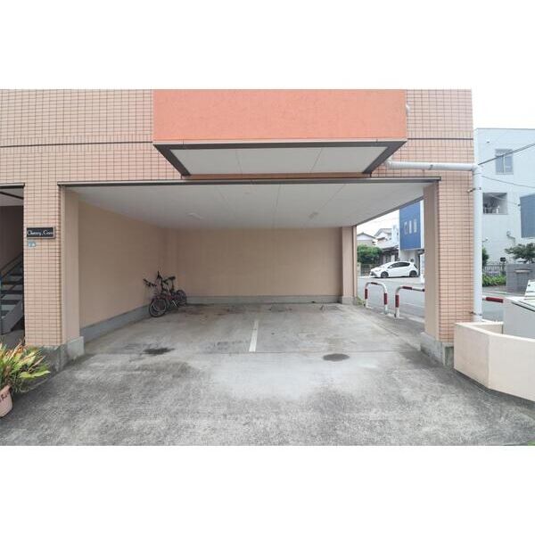 チェリーコア302号室 駐車場